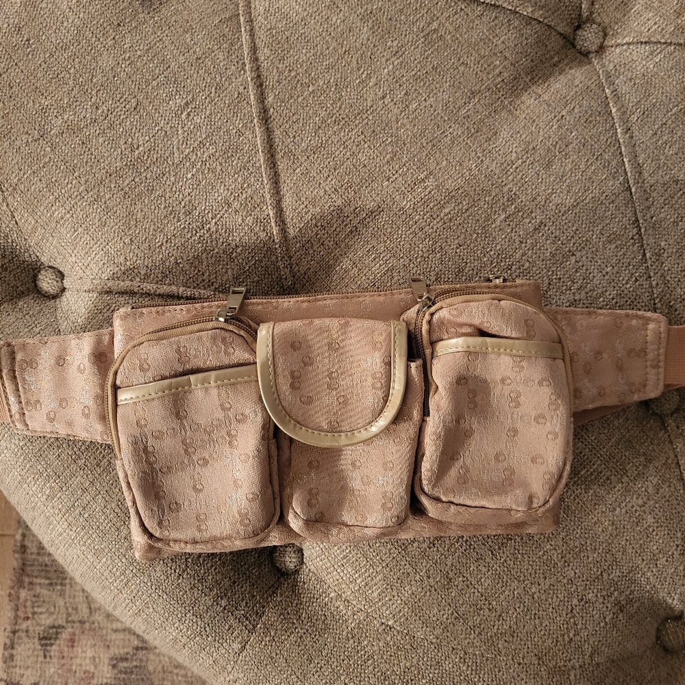 Fashionable tan fanny pack. - Picture 1 of 9